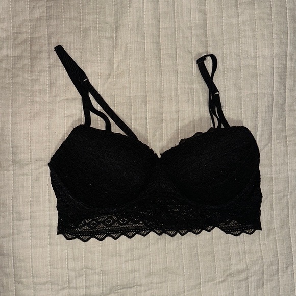 Black lace Pink by Victoria Secret small bra - Picture 2 of 5